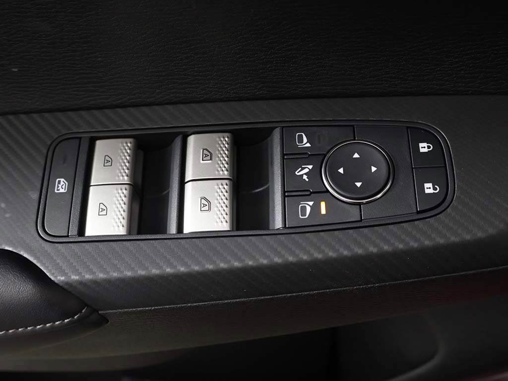 New 2025 Mitsubishi Outlander SE image 43