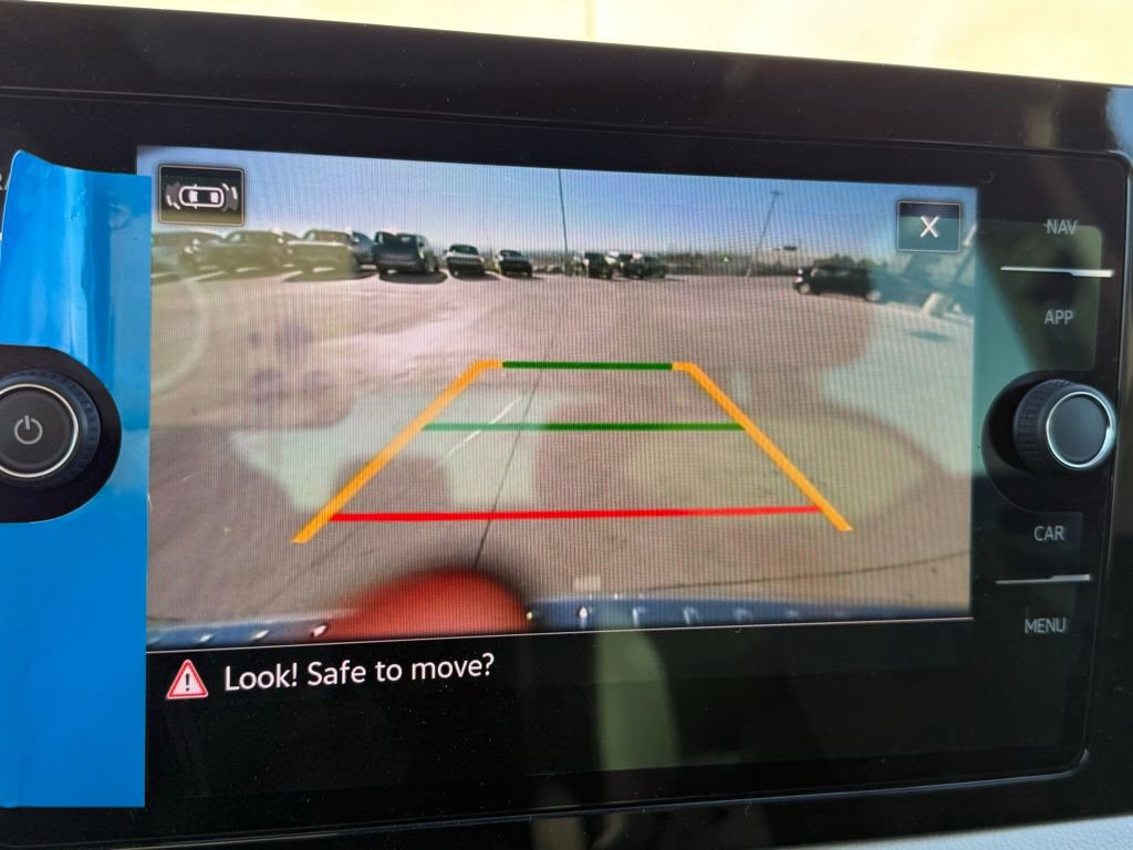 Certified 2025 Volkswagen Taos SEL image 9