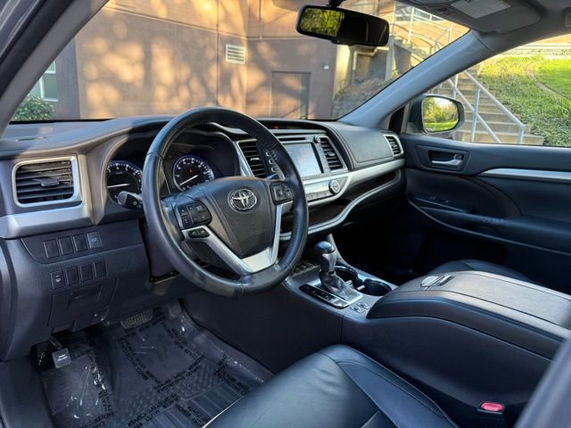 Used 2015 Toyota Highlander XLE image 9