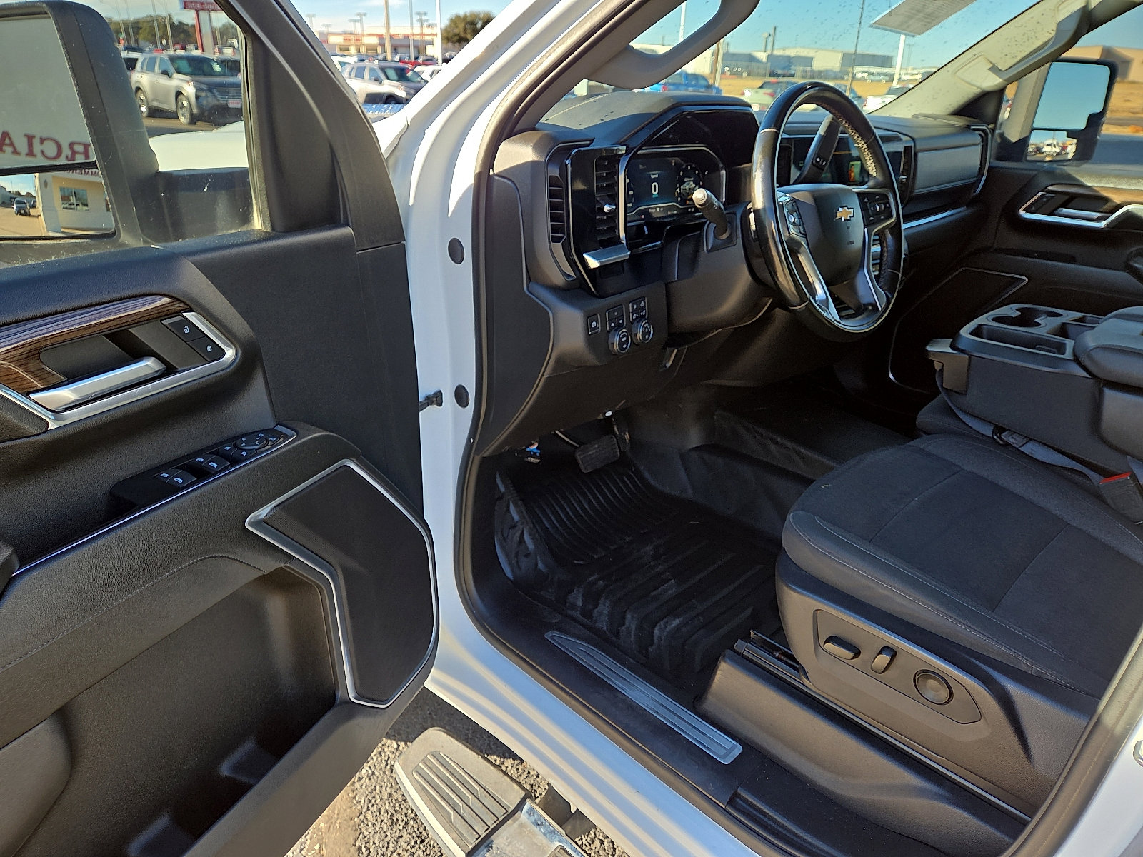 Used 2024 Chevrolet Silverado 2500 LT w/ Convenience Package image 11