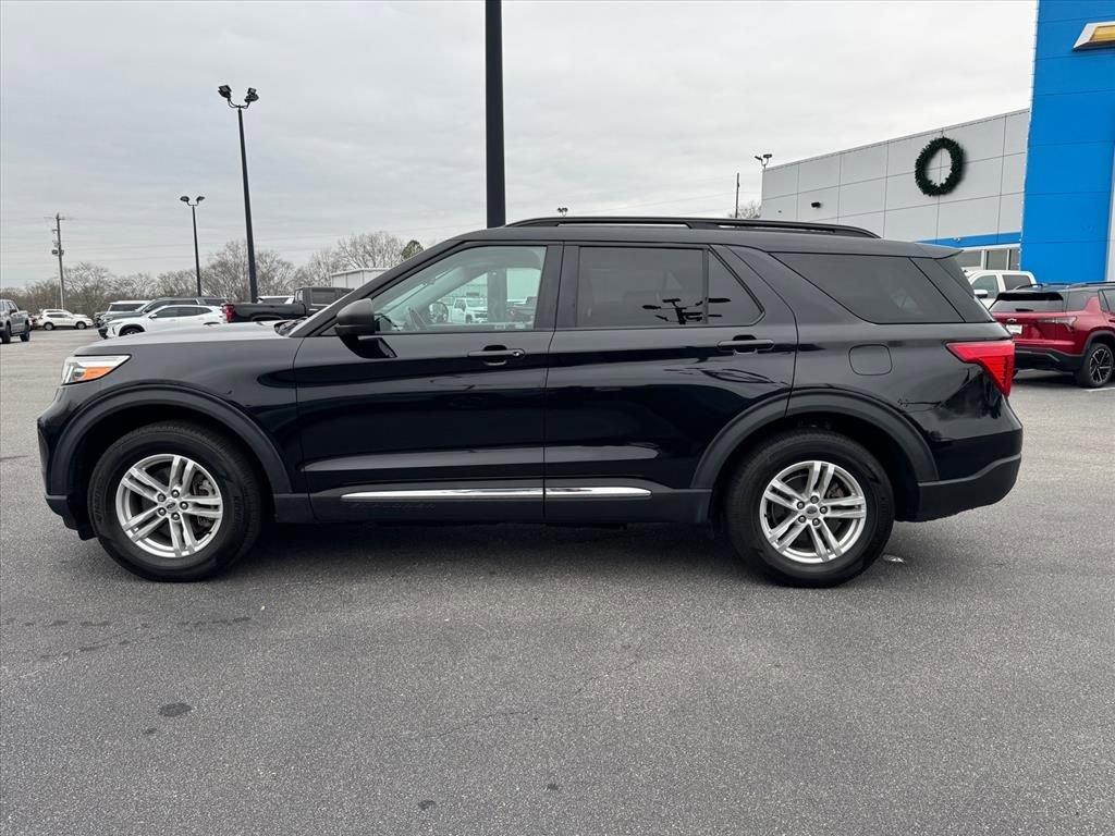 Used 2022 Ford Explorer XLT w/ Equipment Group 202A image 6