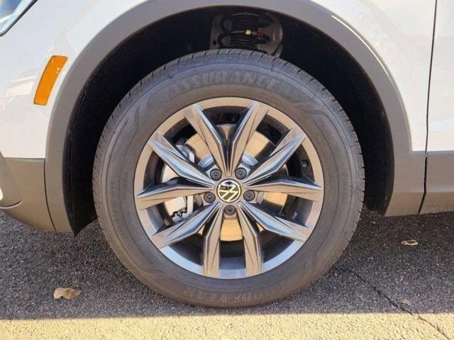 Certified 2024 Volkswagen Tiguan SE image 6