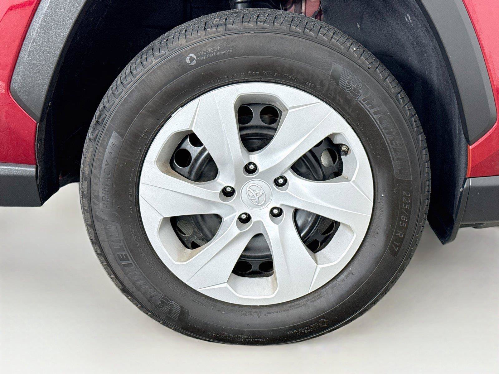 Used 2025 Toyota RAV4 LE FWD image 32