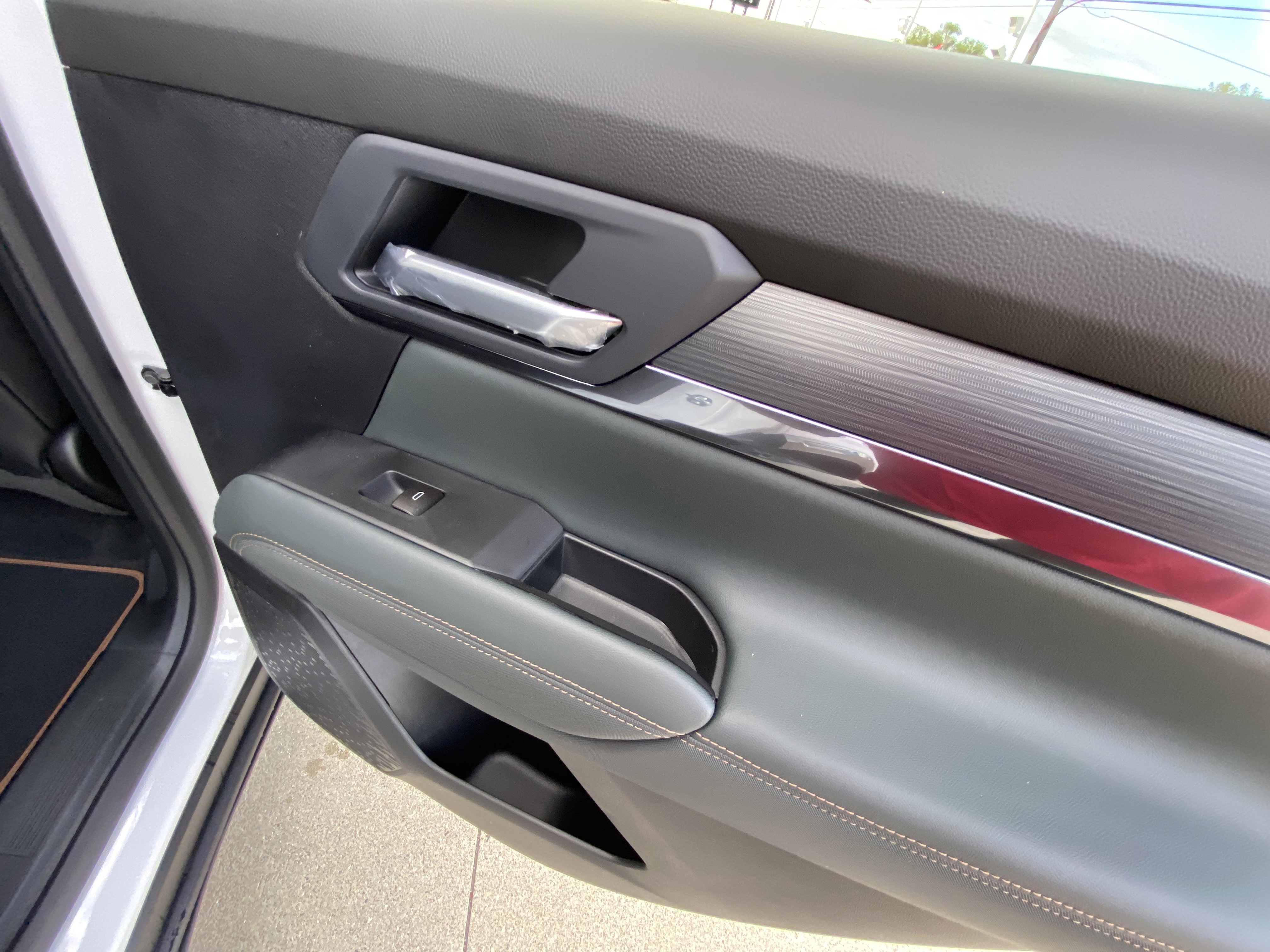 New 2026 GMC Terrain AT4 w/ Convenience Package III image 27