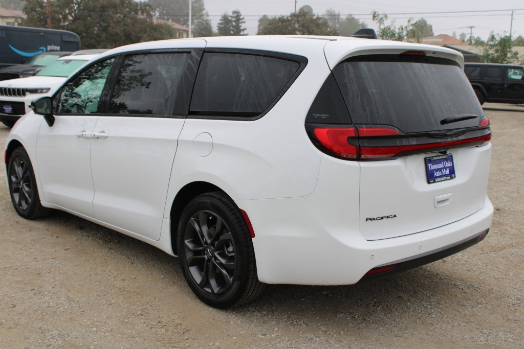 New 2026 Chrysler Pacifica Select image 6