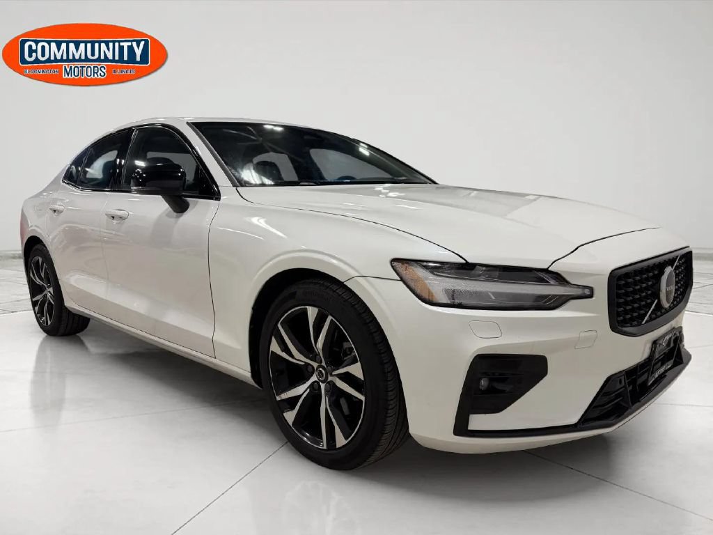 Used 2025 Volvo S60 B5 Core FWD image 11