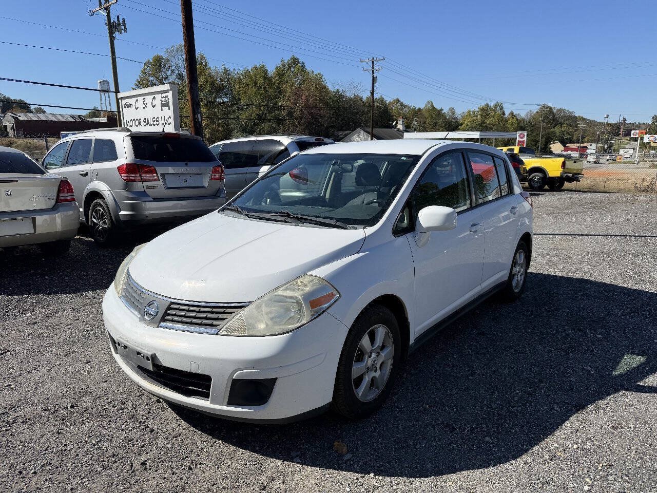 Used 2008 Nissan Versa Hatchback w/ Convenience Pkg FWD image 2