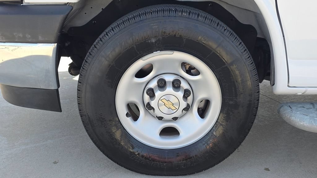 Used 2024 Chevrolet Express 2500 w/ Driver Convenience Package RWD image 10