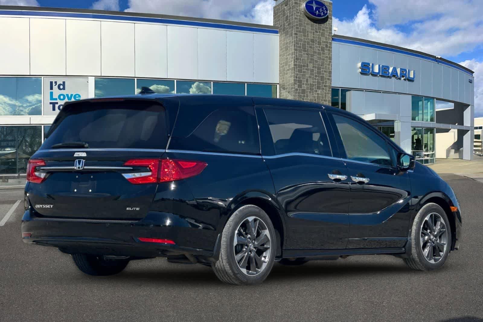 Used 2024 Honda Odyssey Elite image 2