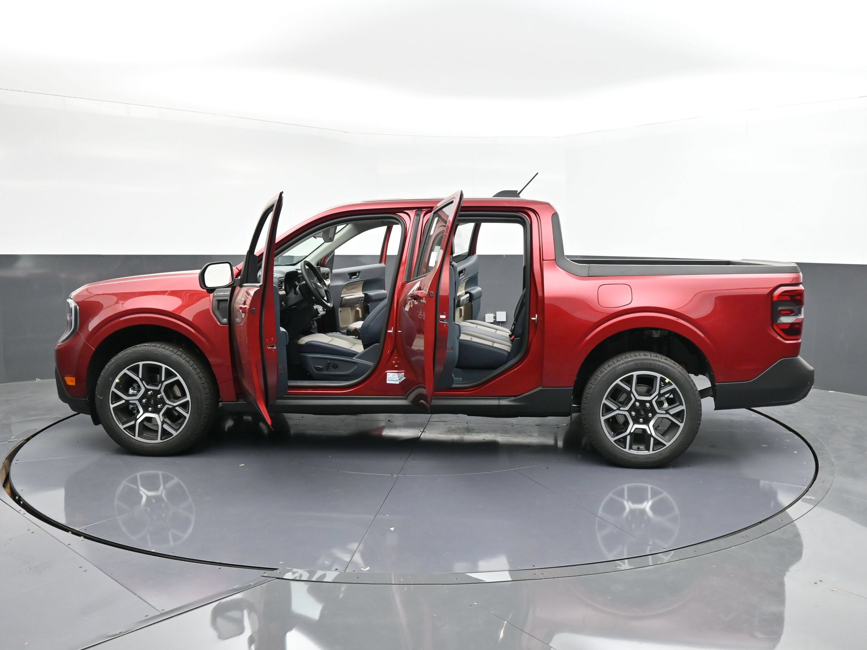 Used 2025 Ford Maverick Lariat AWD/4WD image 27