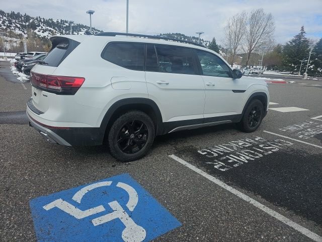 Used 2024 Volkswagen Atlas Peak Edition SEL image 3