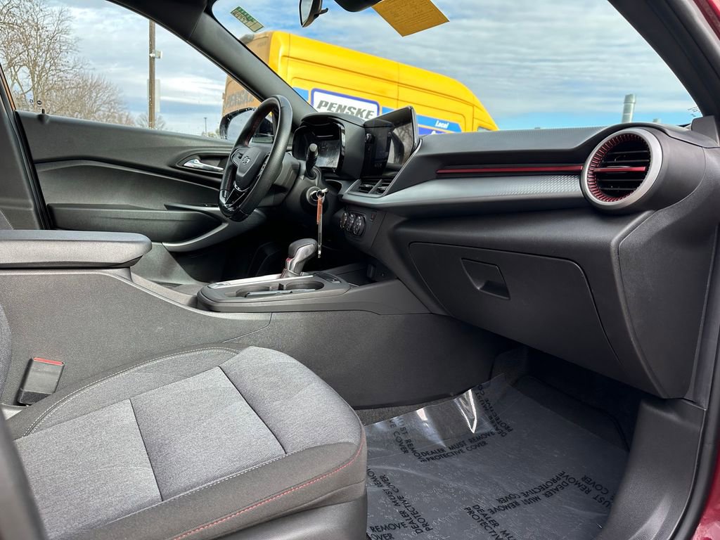 Used 2024 Chevrolet Trax RS image 17