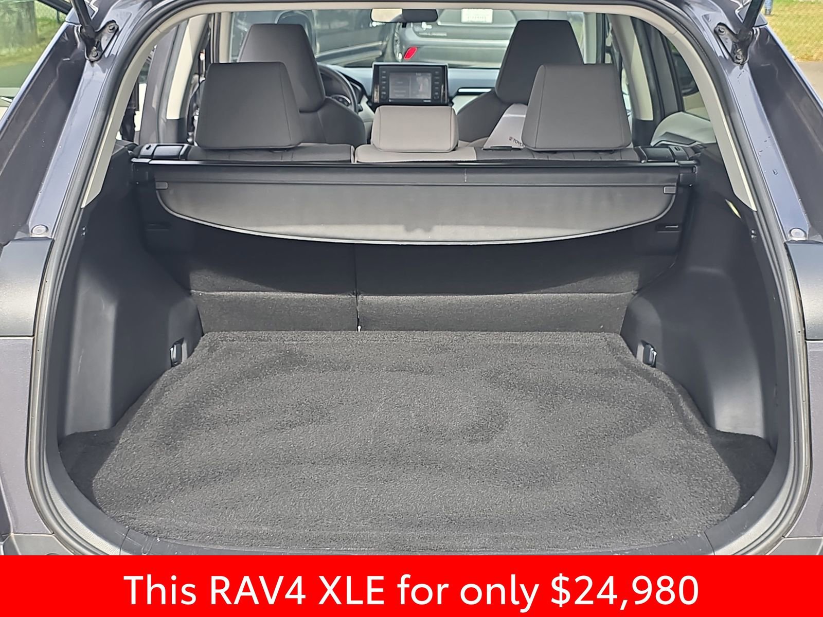 Used 2022 Toyota RAV4 XLE image 18