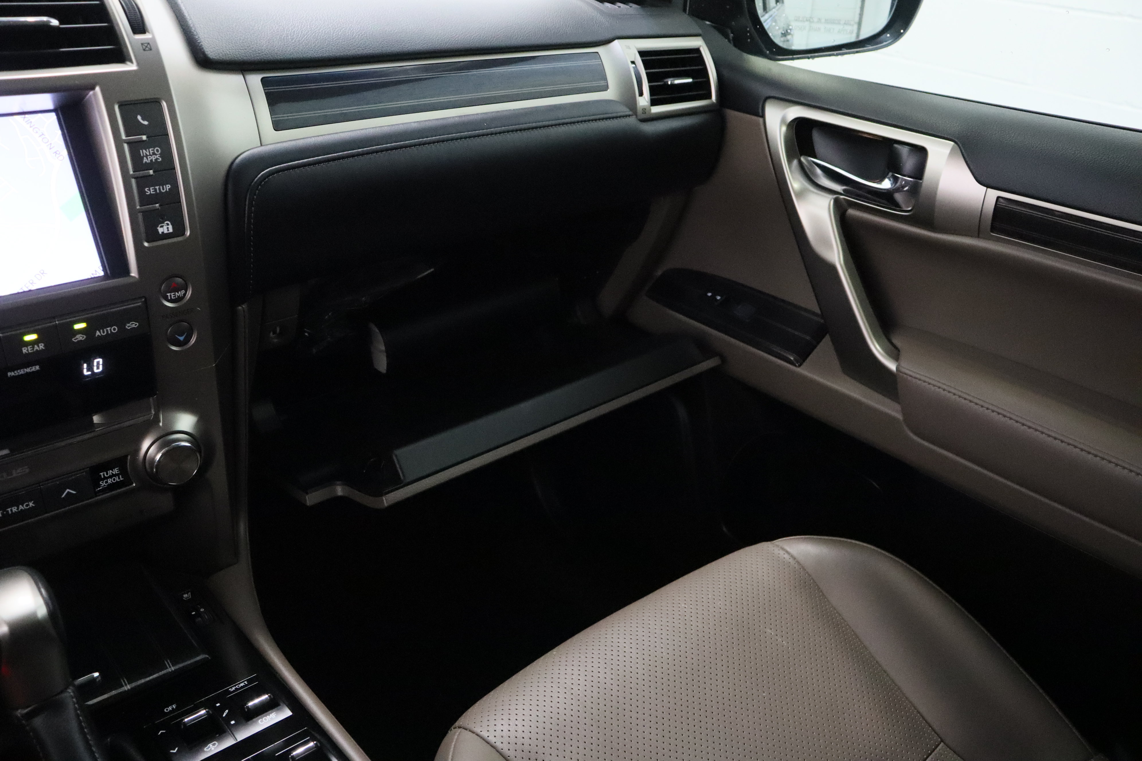 Used 2020 Lexus GX 460 Luxury w/ Accessory Package AWD/4WD image 26