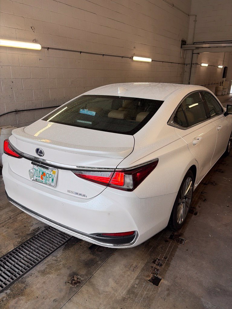 Used 2021 Lexus ES 300h w/ Accessory Package FWD image 5