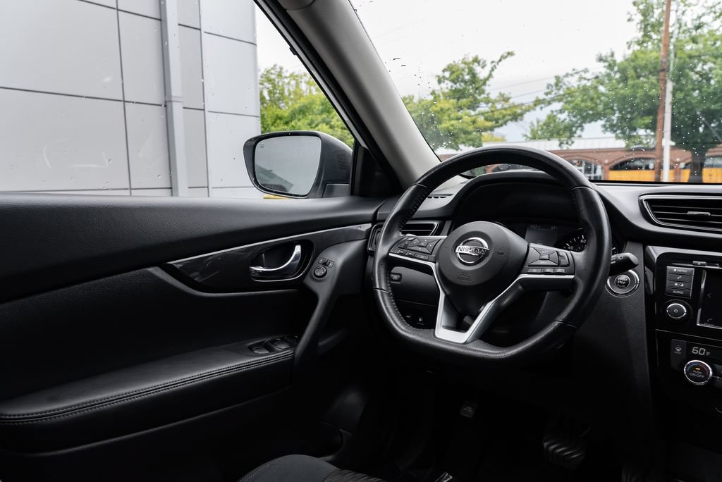 Used 2018 Nissan Rogue SV AWD/4WD image 11