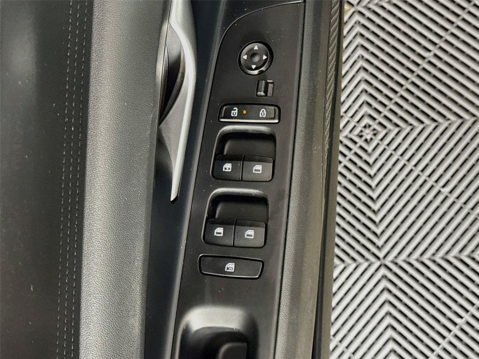 Certified 2025 Hyundai Elantra SE FWD image 18