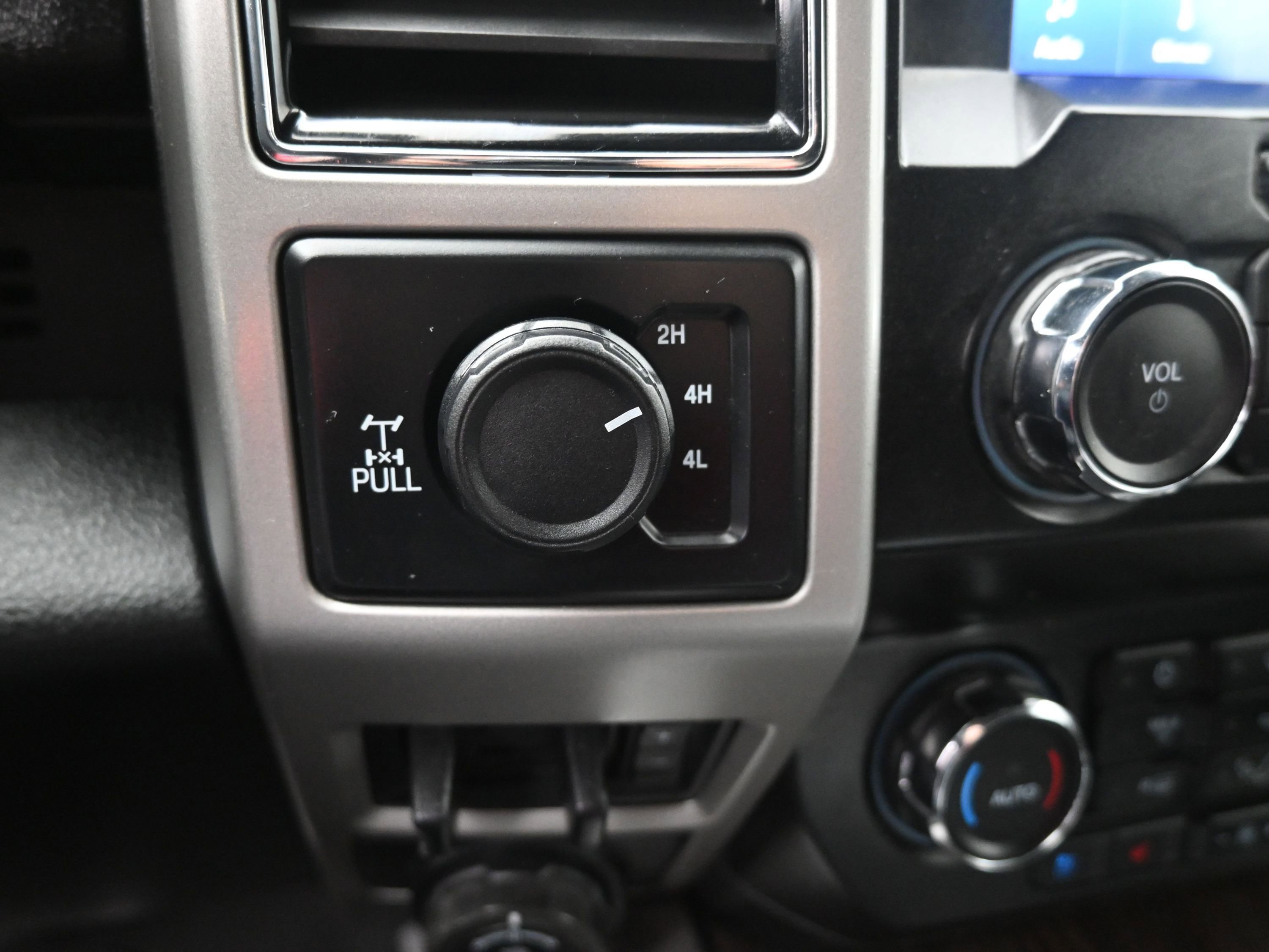 Used 2020 Ford F250 Lariat w/ Chrome Package image 20