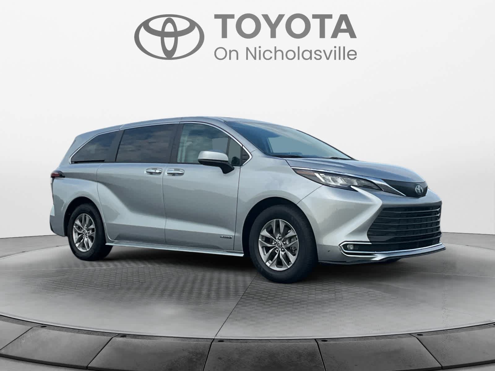 Used 2021 Toyota Sienna XLE AWD/4WD image 7