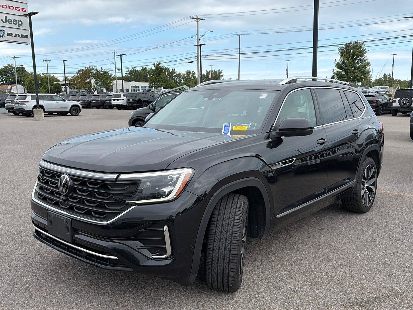 Used 2024 Volkswagen Atlas SEL Premium R-Line AWD/4WD image 4