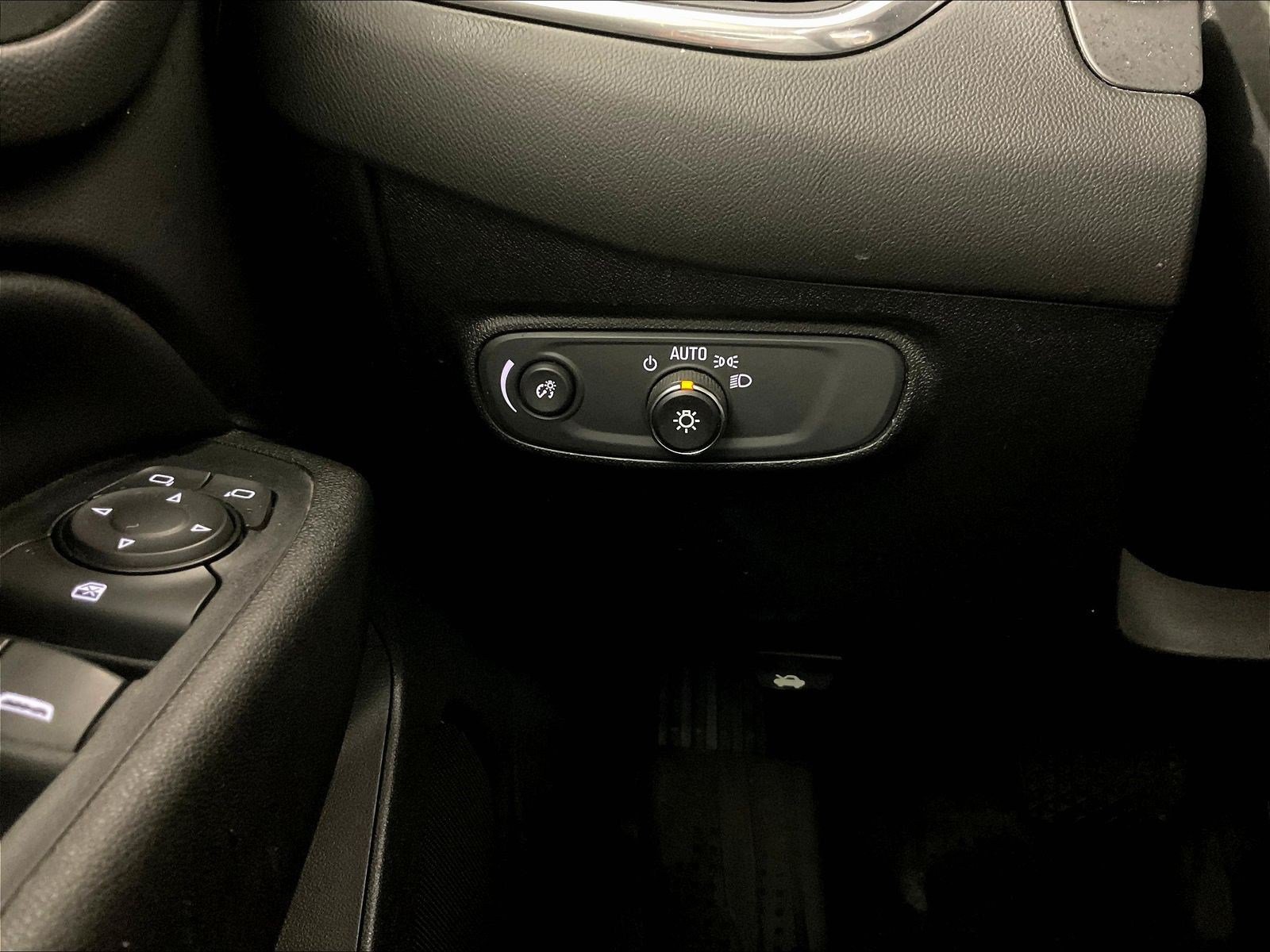 Used 2018 Chevrolet Equinox LT AWD/4WD image 14