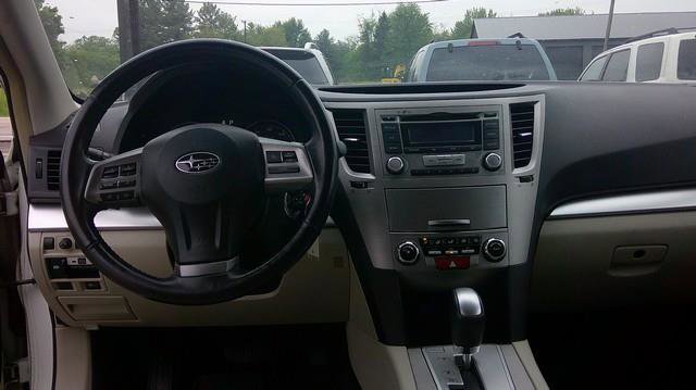 Used 2013 Subaru Outback 2.5i Premium AWD/4WD image 10