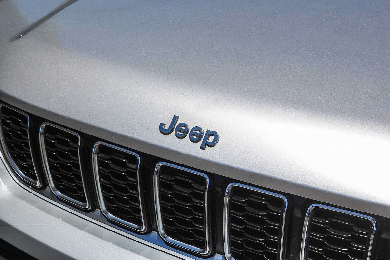 Used 2022 Jeep Grand Cherokee L Limited RWD image 11