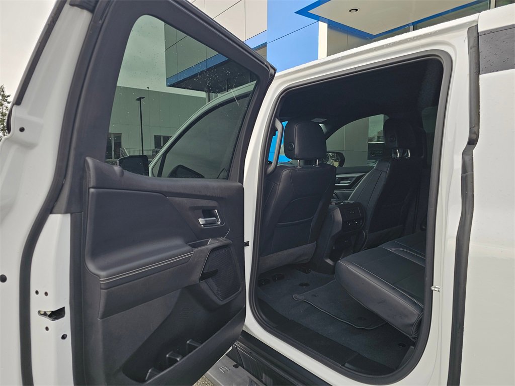 Used 2025 Chevrolet Silverado EV LT image 17