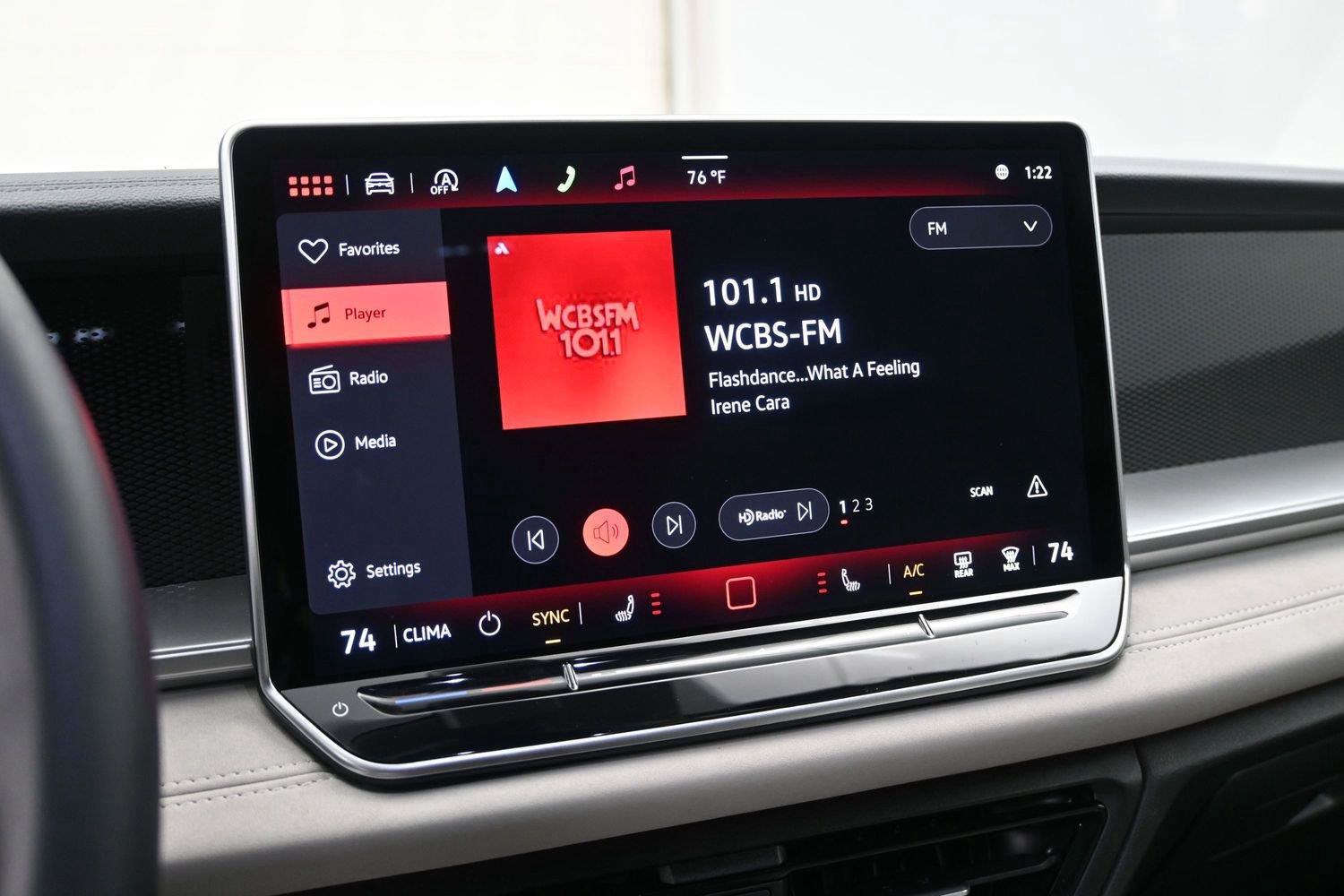 Used 2025 Volkswagen Tiguan SE AWD/4WD image 4