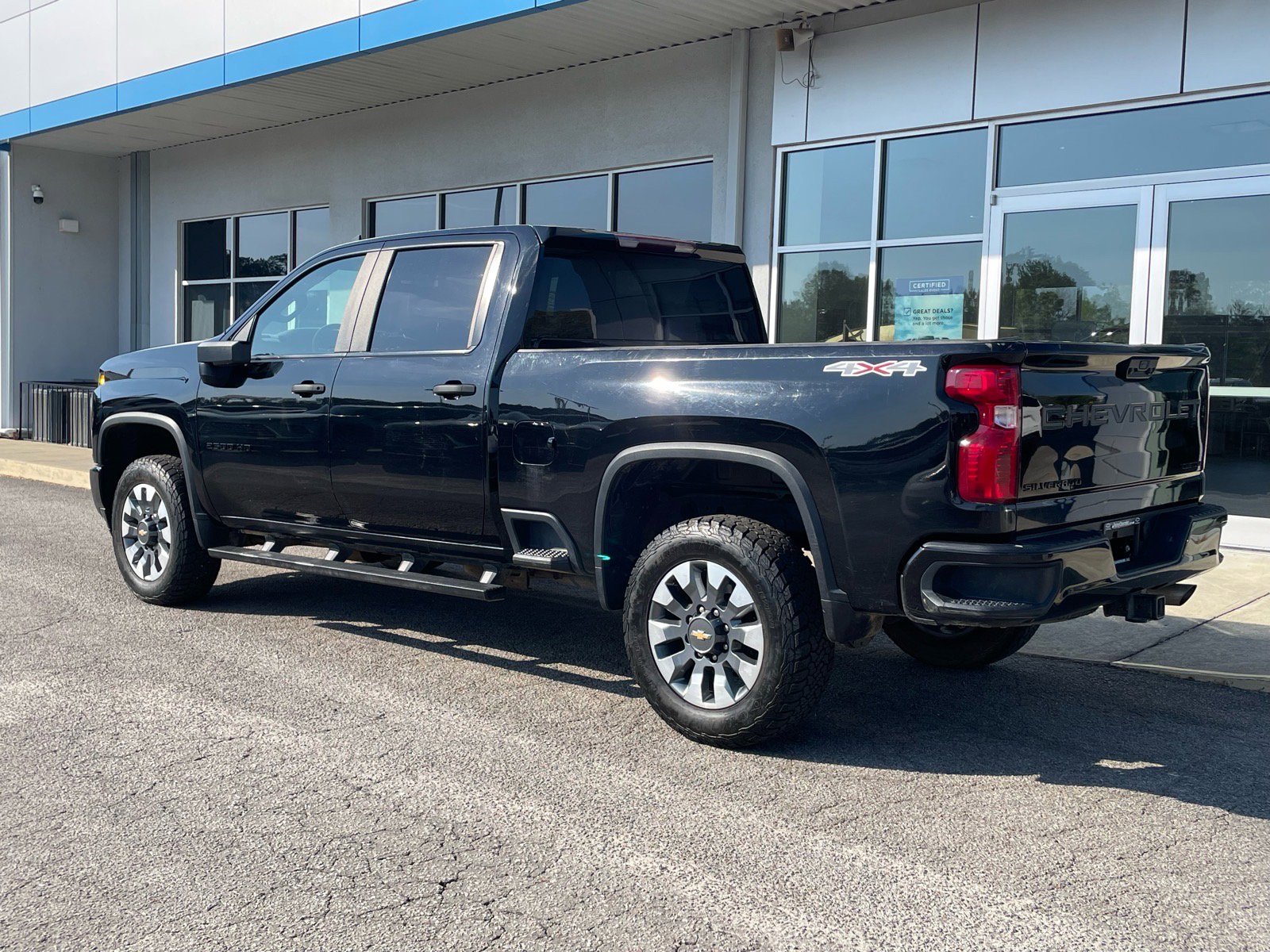 Used 2023 Chevrolet Silverado 2500 Custom w/ Custom Value Package image 3