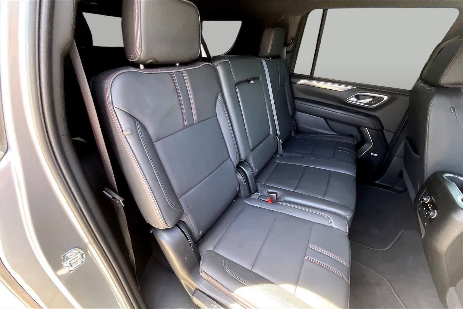 Used 2024 Chevrolet Suburban RST RWD image 19