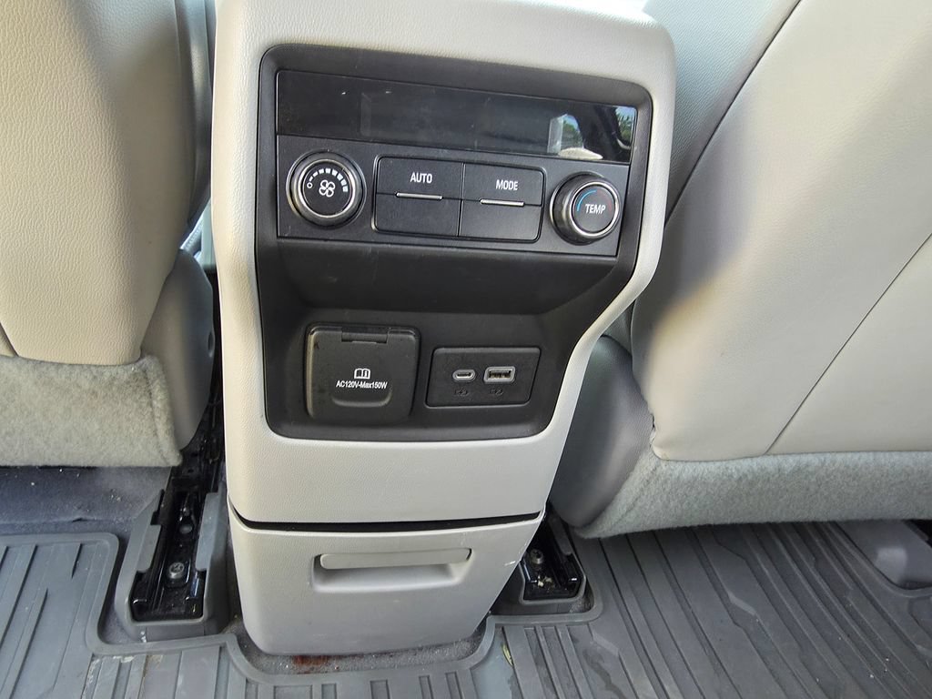 Used 2020 GMC Acadia SLT w/ Trailering Package FWD image 18