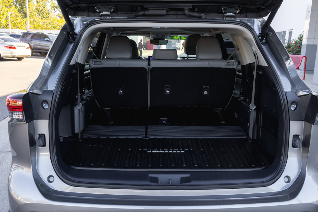 Certified 2026 Toyota Highlander XLE AWD/4WD image 8