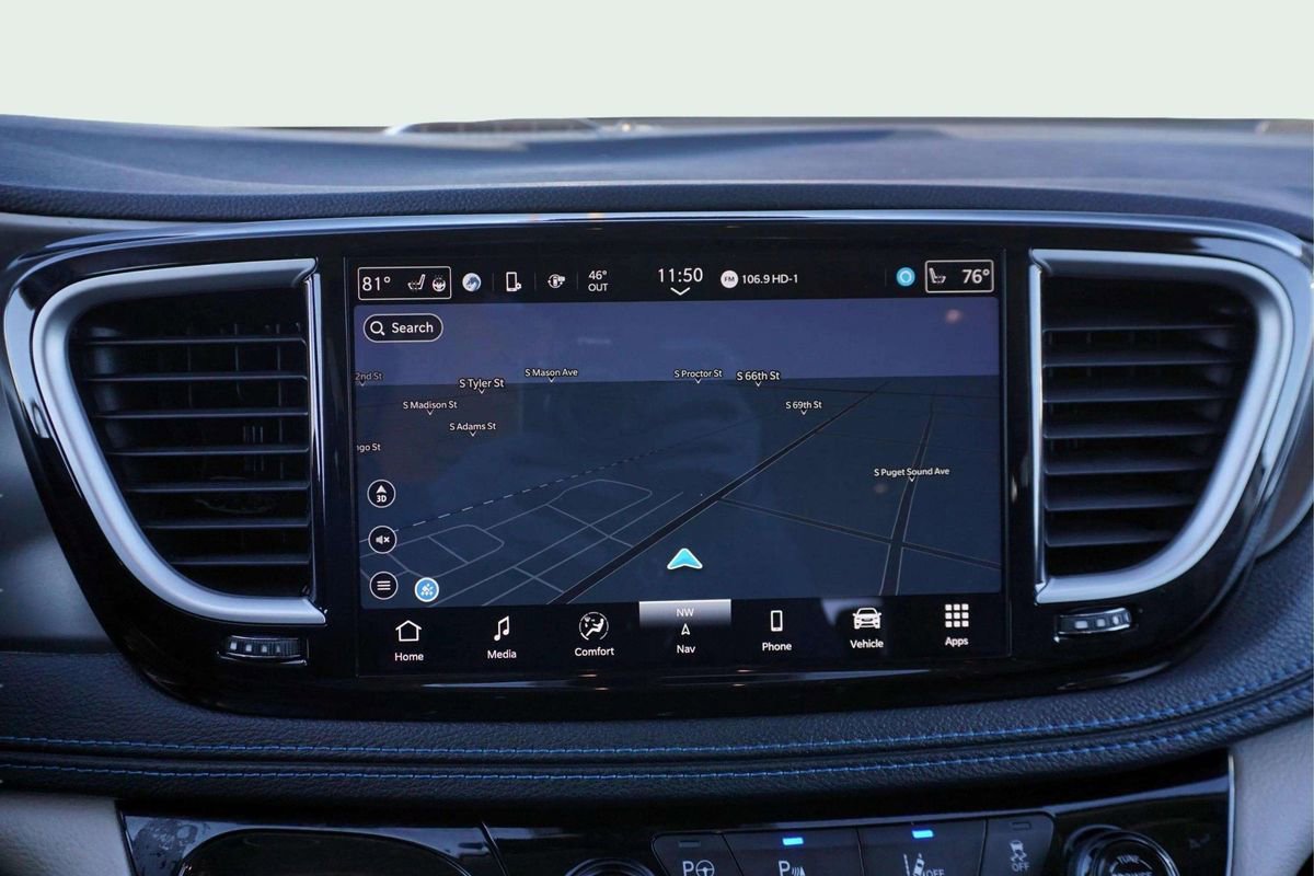 Used 2021 Chrysler Pacifica Touring-L image 27