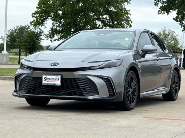 Used 2025 Toyota Camry SE w/ Convenience Package image 3