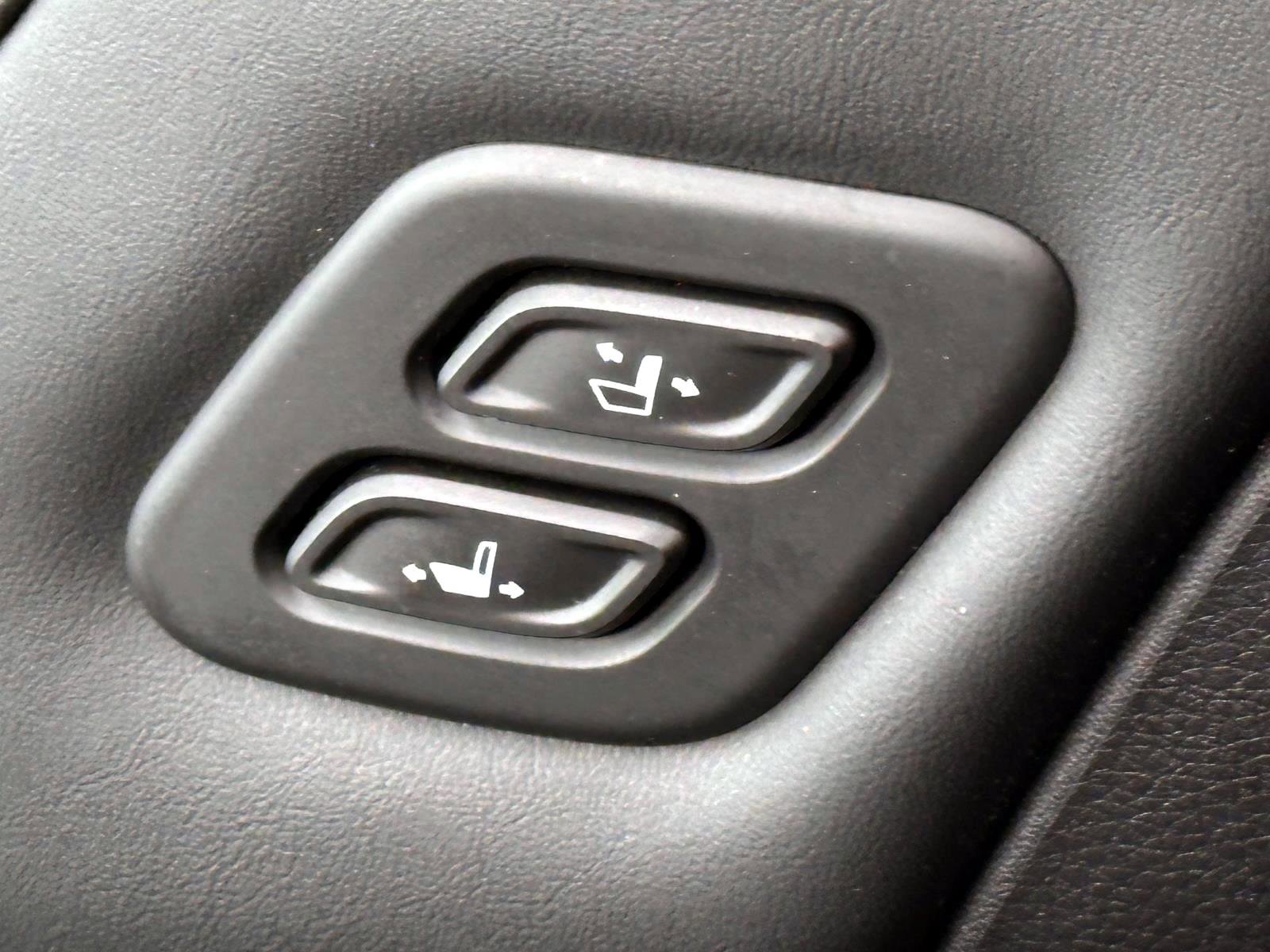 Used 2025 Kia Carnival SX FWD image 22
