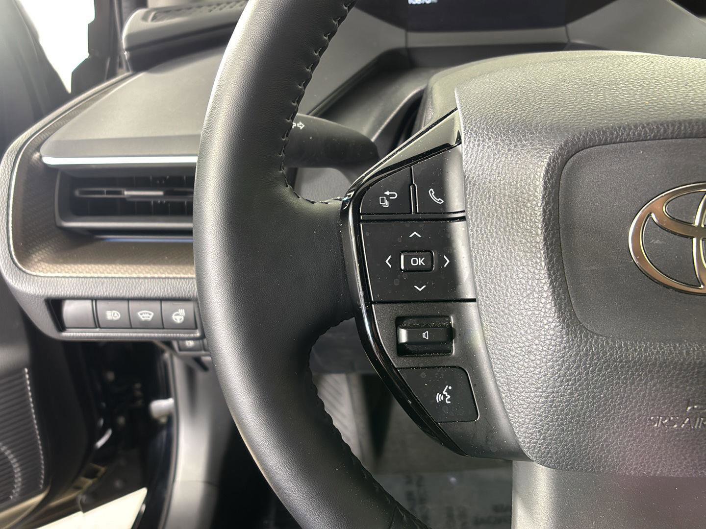 Used 2024 Toyota Prius XLE AWD/4WD image 30