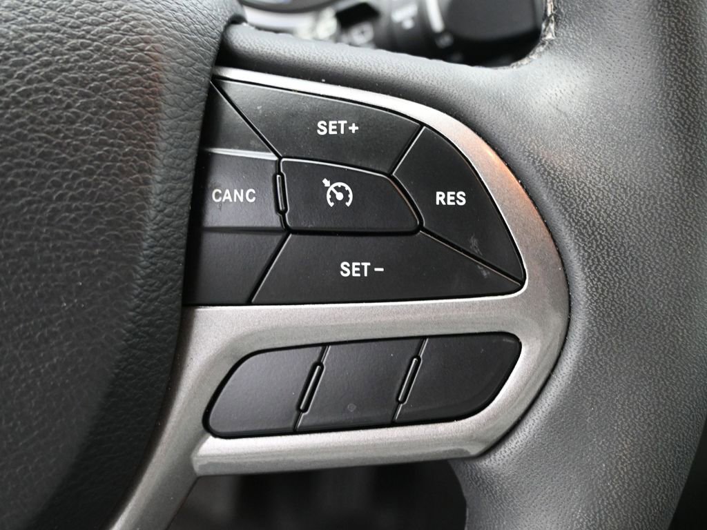 Used 2022 Jeep Cherokee Latitude Lux w/ Sun & Sound Group image 18