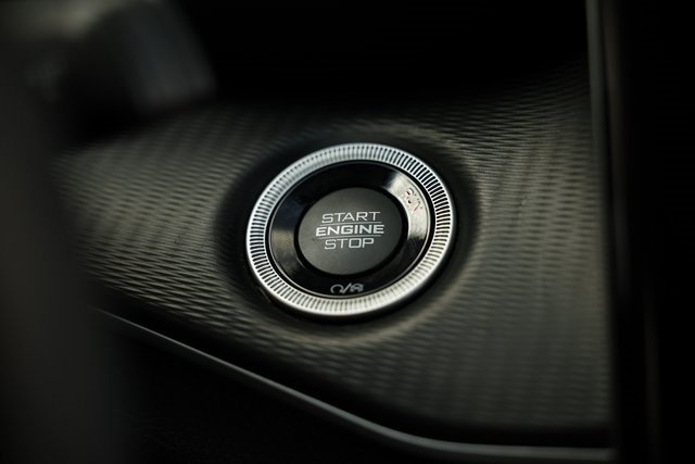 Used 2023 Jeep Grand Cherokee L Laredo image 37