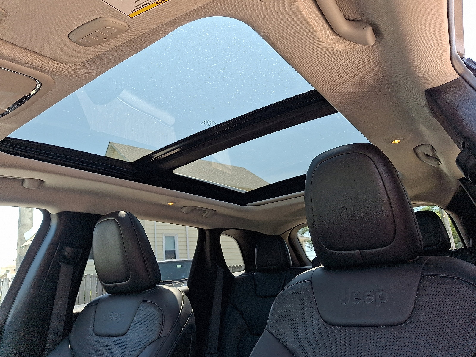 Used 2019 Jeep Cherokee Limited image 14