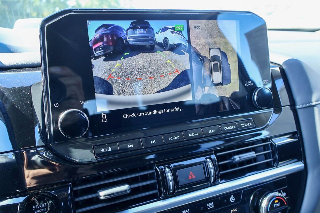 New 2025 Nissan Pathfinder SL image 4