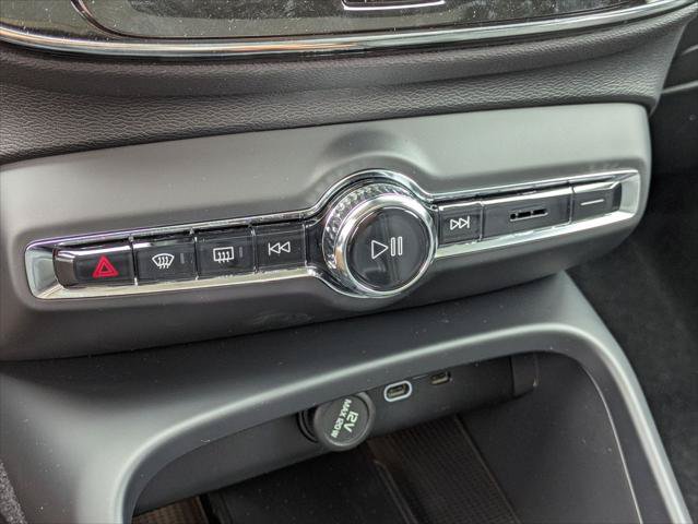 New 2026 Volvo XC40 B5 Ultra w/ Climate Package AWD/4WD image 10