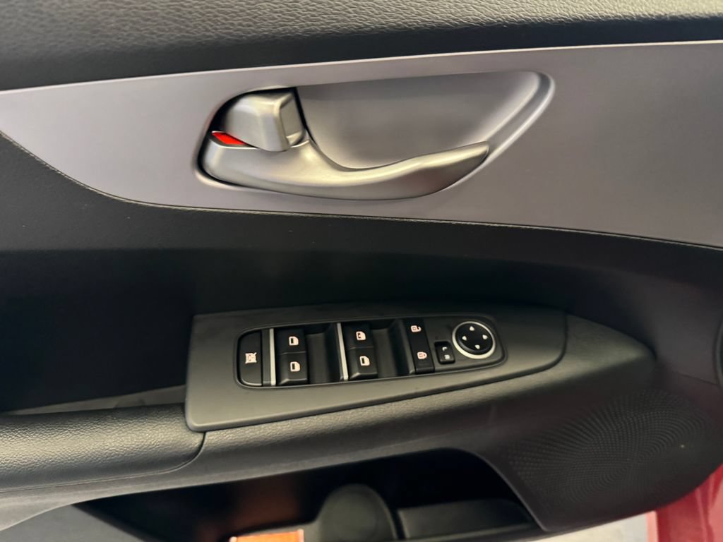 Used 2022 Kia Forte LXS FWD image 18