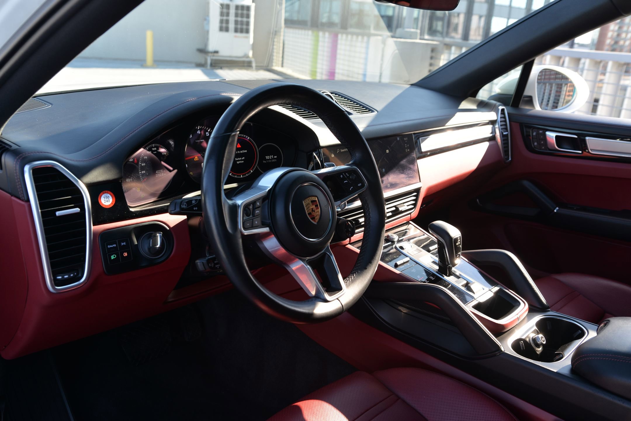 Certified 2023 Porsche Cayenne Platinum Edition image 4