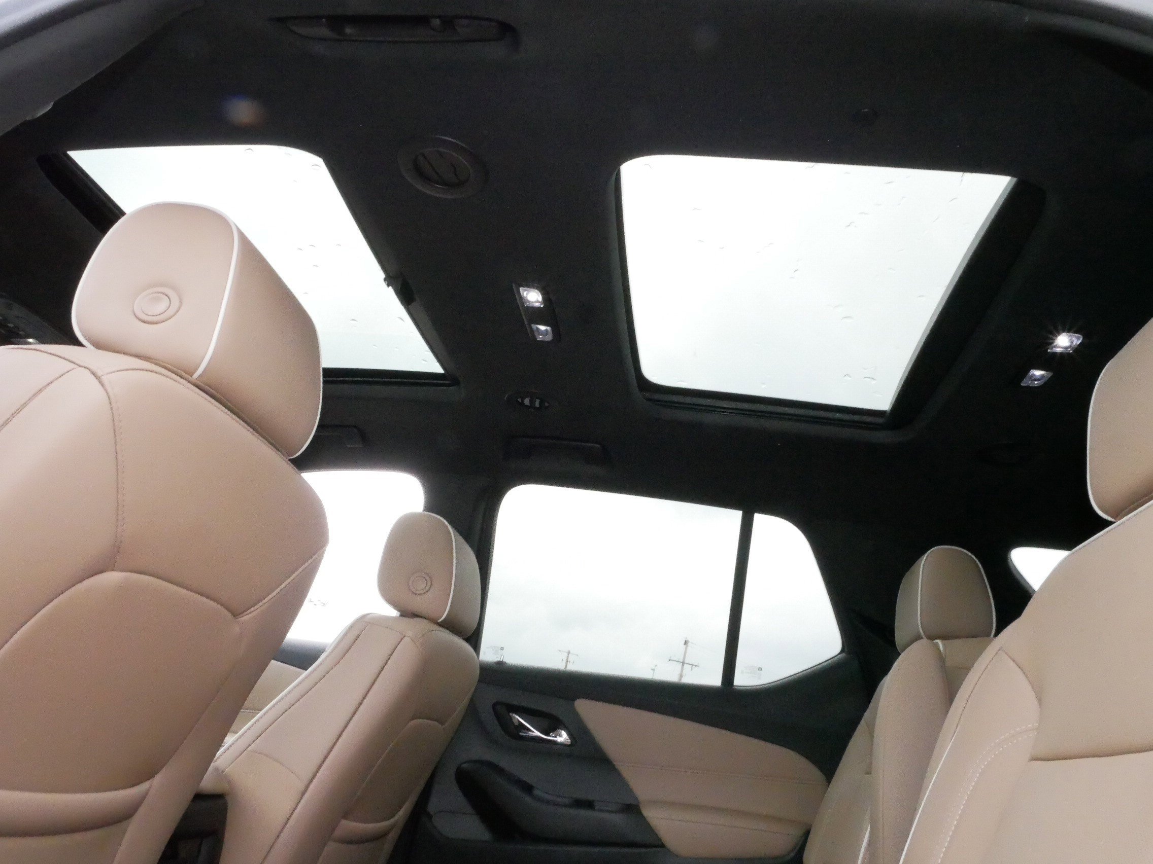 Used 2023 Chevrolet Traverse Premier image 35