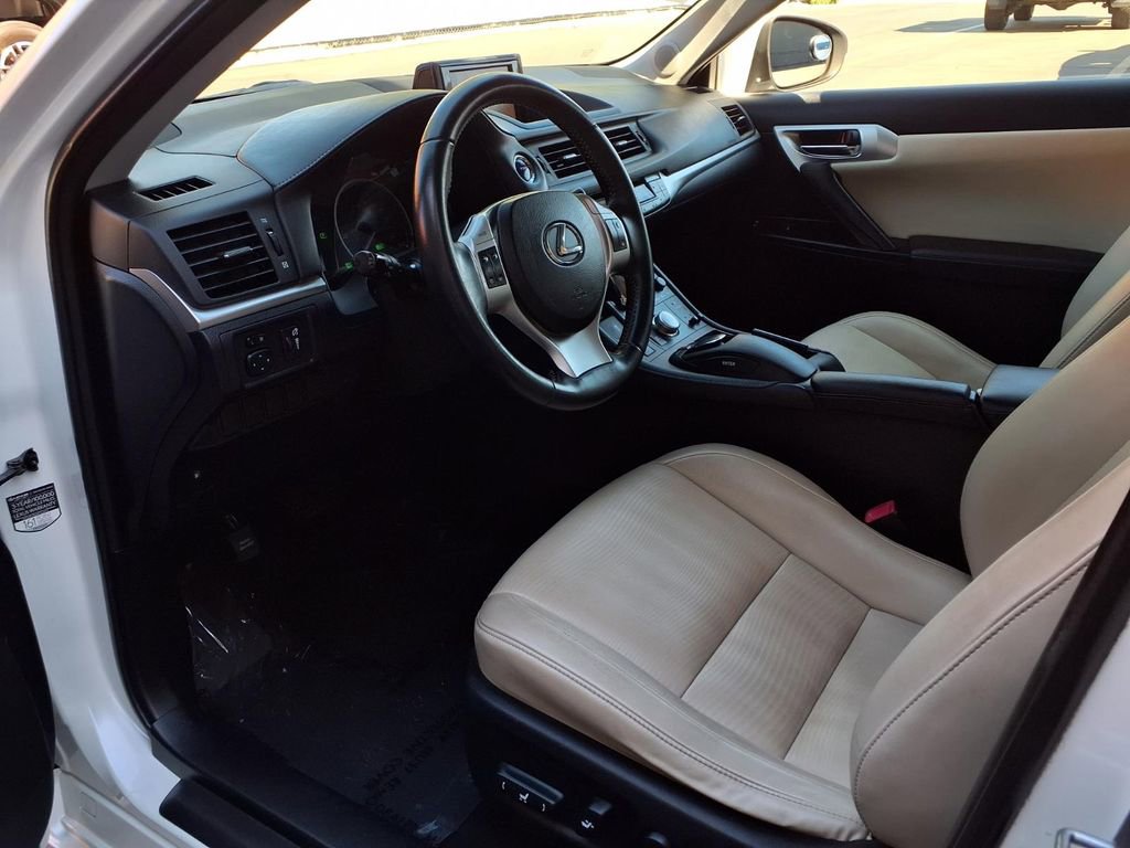 Used 2013 Lexus CT 200h w/ Premium Pkg w/Navigation image 13