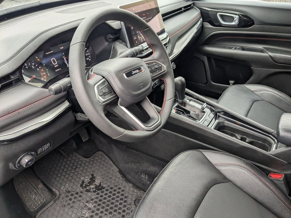Used 2025 Jeep Compass Trailhawk image 14