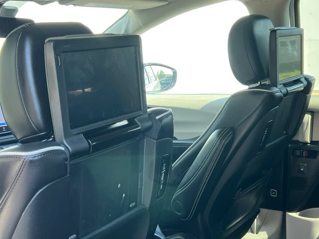 Used 2024 Chrysler Pacifica Limited w/ Uconnect Theater Family Group AWD/4WD image 43