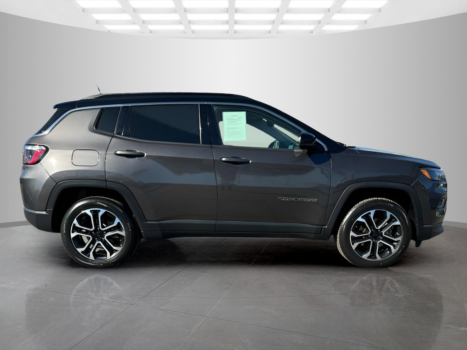 Used 2022 Jeep Compass Limited image 3