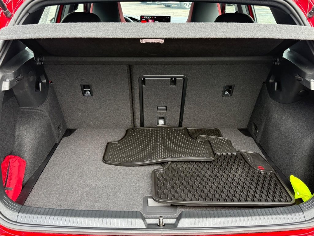 Certified 2025 Volkswagen GTI SE FWD image 5